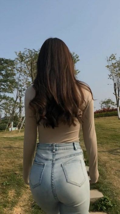 丰翘的牛仔裤妹子