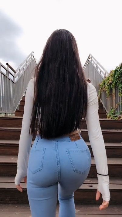 牛仔裤美女就是好看