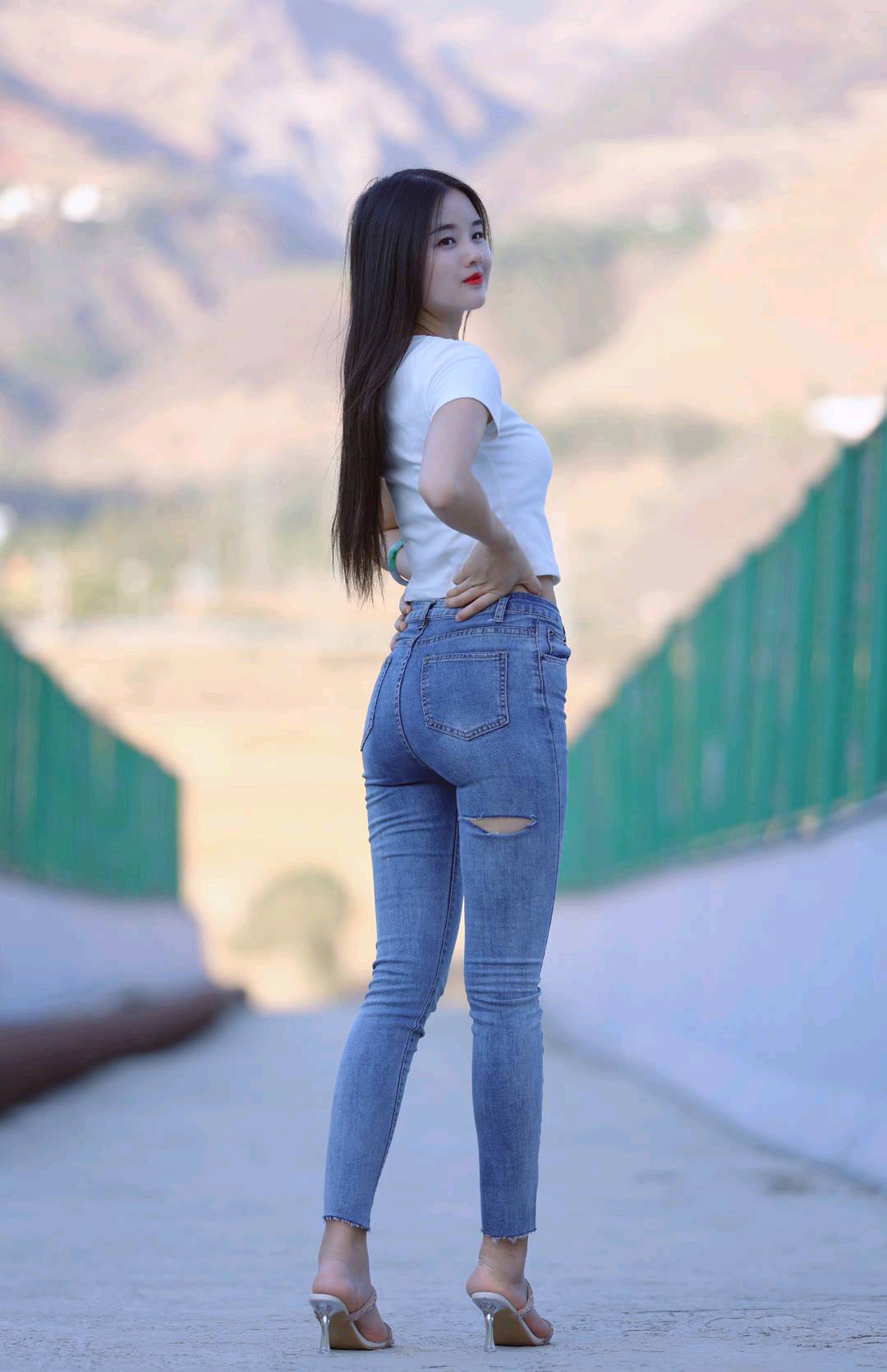 长发美女早上好