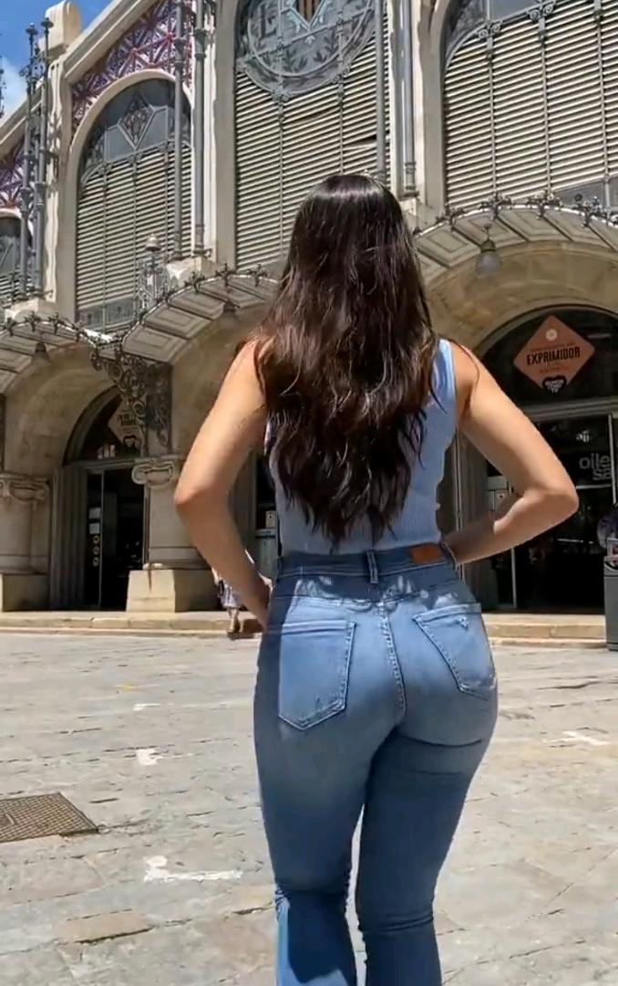 [视频]行走中的外国牛仔裤美女
